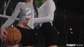 TANYAAN AND SOPHIE ENJOY ANAL👌 THREESOME WITH A DICK🌭