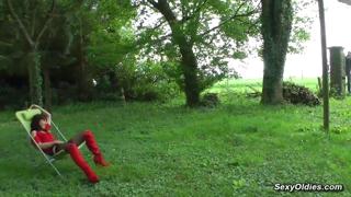 French mature lady Liliane receives brutal cock🌭 in condom
