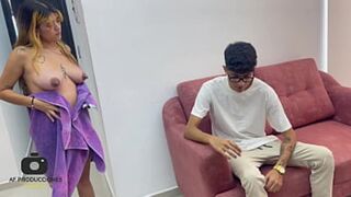 Blonde Latina seduces messenger with anal👌 and behind-the-back fuck