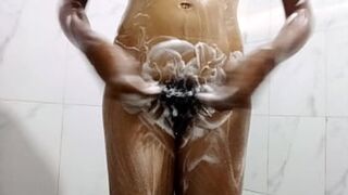 Japanese granny gets pounded by Asian stud