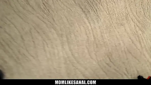 Dirty MILF Craves Young Thieves, Liking Deep Anal👌 Action!