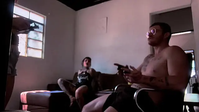 Behind the scenes of the recording sucking Carmona playing video games