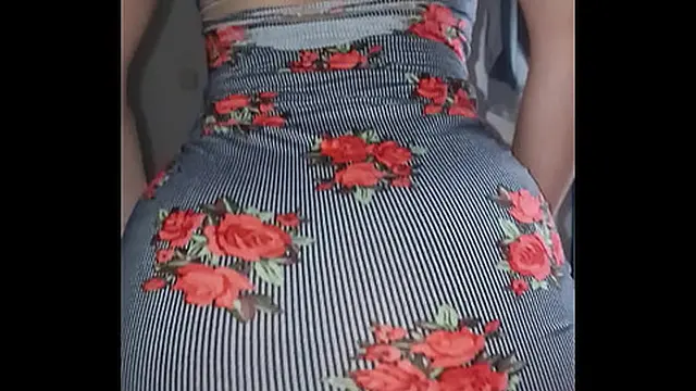 Secretly screwing my boyfriend while my girlfriend′s away