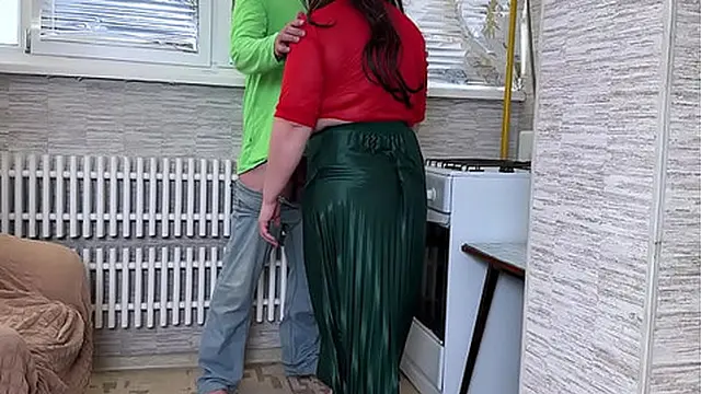 mature wife explores her big holes with a curious amateur