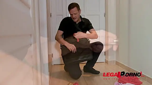 Kitana Lure seduces stranger with massive cock🌭 into intense anal👌 session