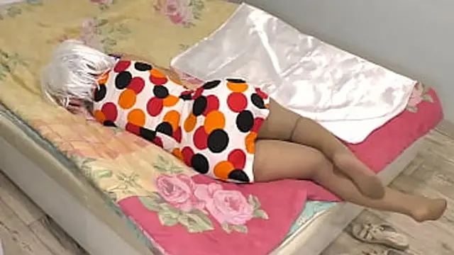 Sexy ass of an old MILF spreads from a cock in her anal